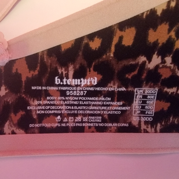 Wacoal B.Tempt'd - BWowd Convertible Scalloped Push Up Bra - Picture 3 of 3